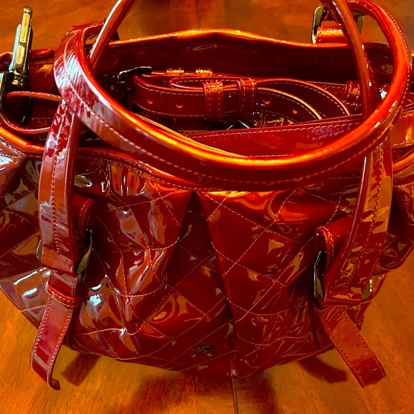 AUTHENTIC BURBERRY LARGE BURGUNDY PATENT LEATHER BAG WITH SHOULDER STRAP - Picture 3 of 14